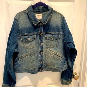 Torrid jean jacket BNWT size 2 long sleeve.